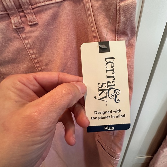 Clearance! Terra & Sky 20W Utility ankle pants - measurements below - Picture 4 of 5